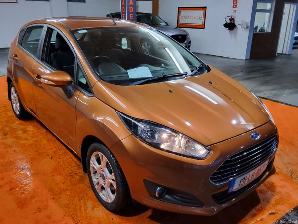 Ford Fiesta Hatchback, Petrol, 2013, Gold