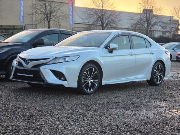 Toyota Camry Saloon, Petrol Hybrid, 2020, White