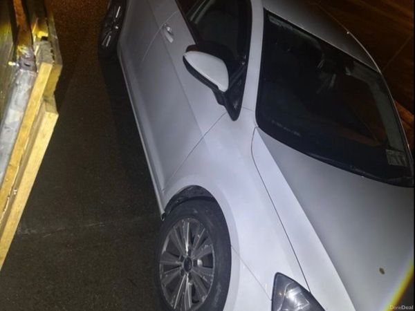 Volkswagen Golf Hatchback, Diesel, 2014, White