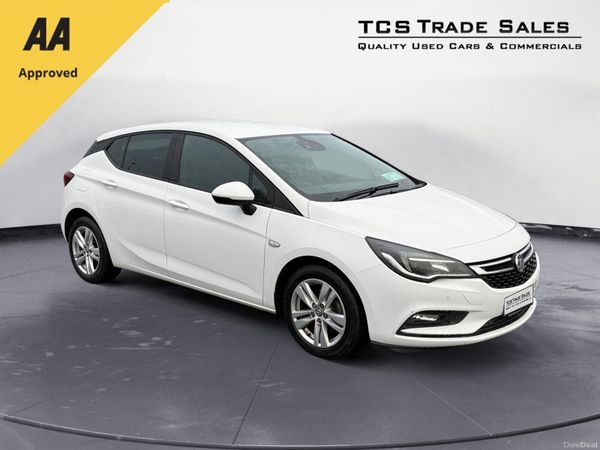 Vauxhall Astra Hatchback, Diesel, 2018, White