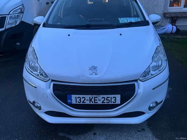 Peugeot 208 Hatchback, Petrol, 2013, White