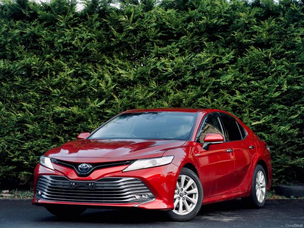 Toyota Camry Saloon, Petrol Hybrid, 2017, Red
