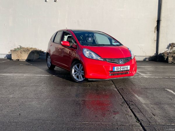 Honda Jazz Hatchback, Petrol, 2013, Red