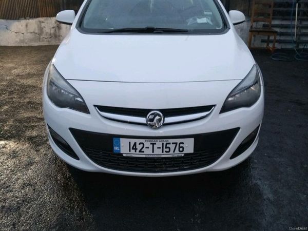 Vauxhall Astra Hatchback, Diesel, 2014, White