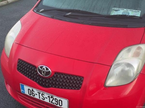 Toyota Yaris Hatchback, Petrol, 2006, Red