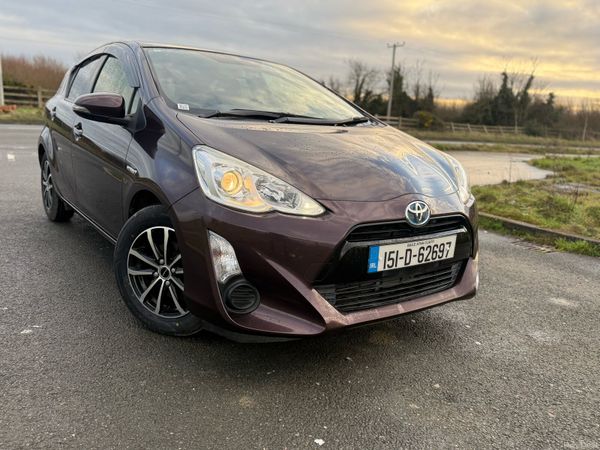 Toyota Aqua Hatchback, Petrol Hybrid, 2015, Purple