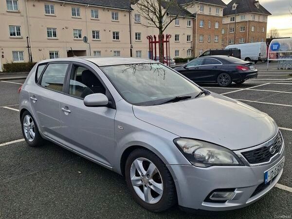 Kia Ceed Hatchback, Diesel, 2012, Silver