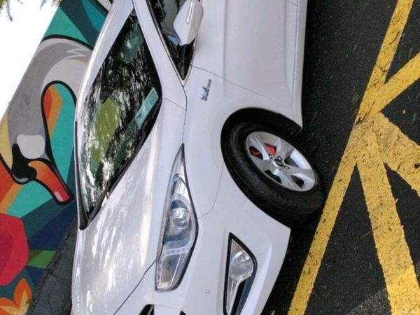 Hyundai i40 Saloon, Diesel, 2013, White