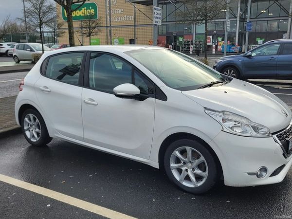 Peugeot 208 Hatchback, Petrol, 2013, White