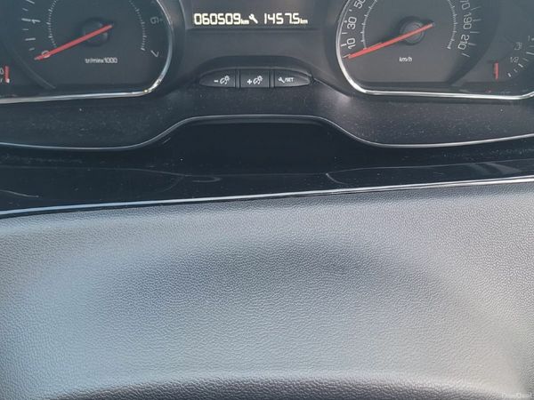 Peugeot 208 Hatchback, Petrol, 2013, White