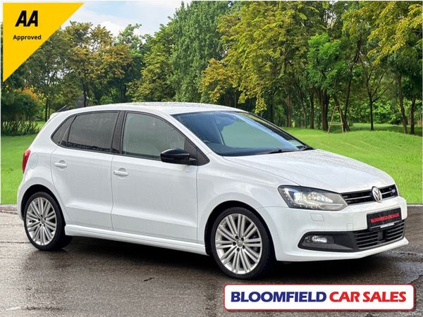 Volkswagen Polo Hatchback, Petrol, 2015, White