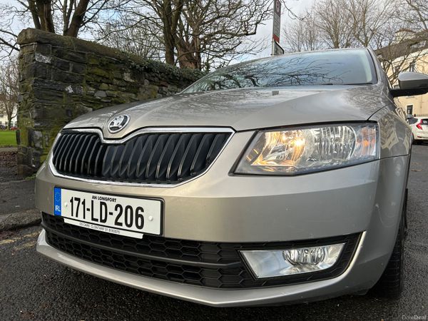 Skoda Octavia Saloon, Diesel, 2017, Yellow