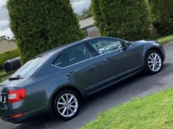 Skoda Octavia Saloon, Diesel, 2017, Grey