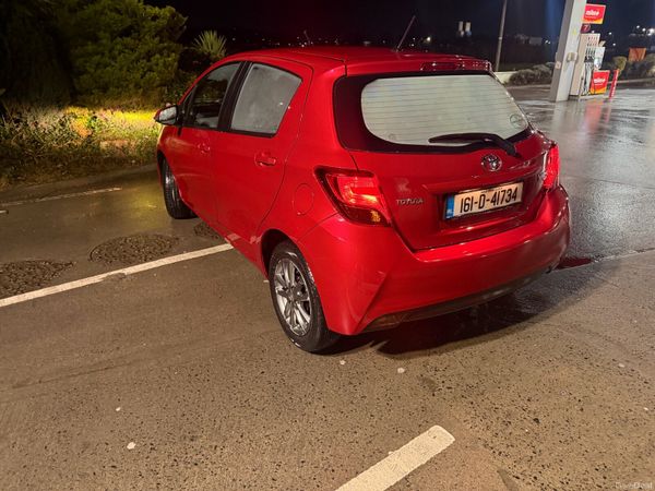 Toyota Yaris Hatchback, Petrol, 2016, Red