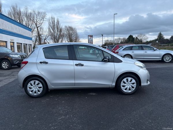 Toyota Yaris Hatchback, Petrol, 2014, Silver