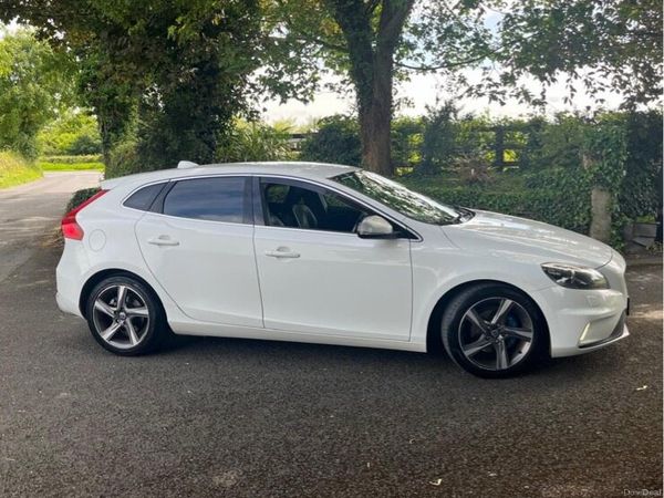 Volvo V40 Hatchback, Diesel, 2014, White
