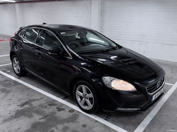 Volvo V40 Hatchback, Diesel, 2015, Black