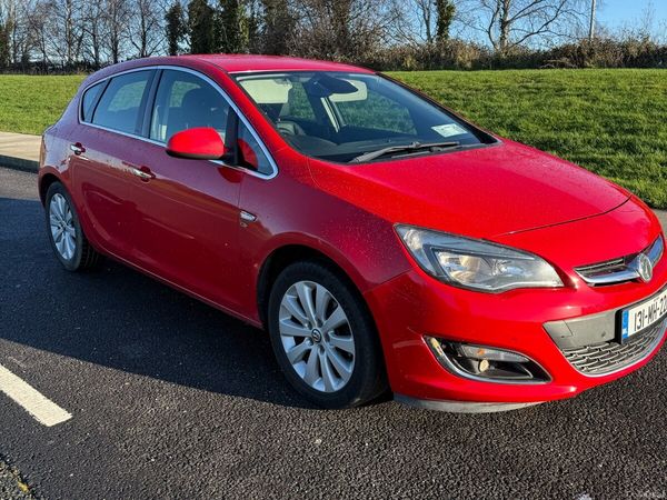 Vauxhall Astra Hatchback, Diesel, 2013, Red
