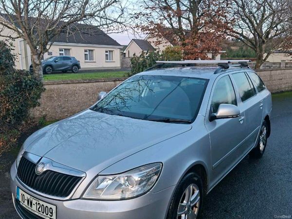 Skoda Octavia Estate, Diesel, 2010, Silver