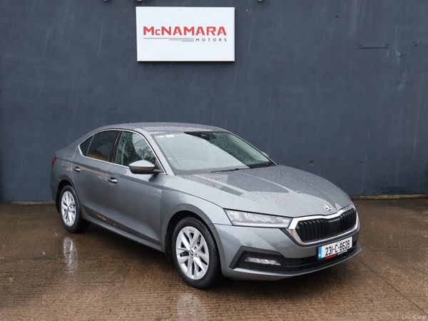 Skoda Octavia Saloon, Petrol, 2023, Grey
