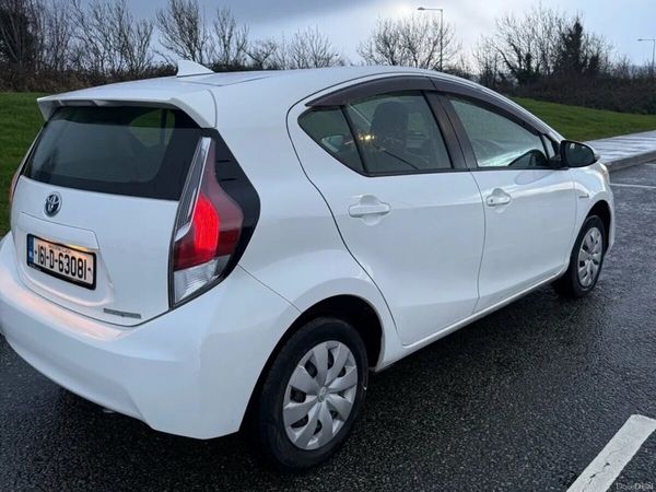 Toyota Aqua Hatchback, Petrol Hybrid, 2016, White