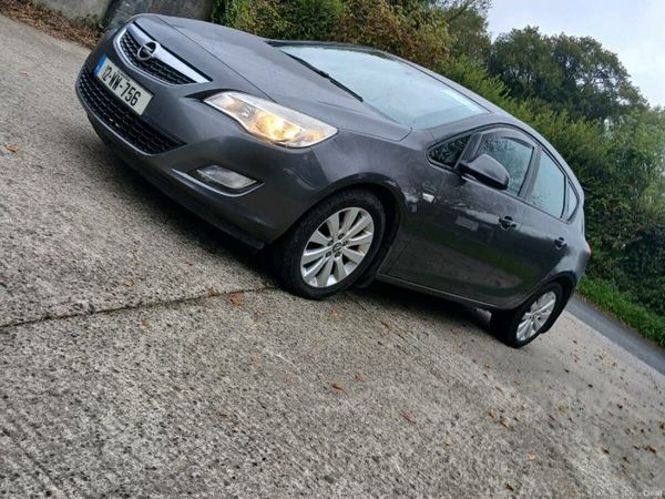 Toyota Avensis Saloon, Diesel, 2012, Grey