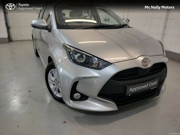 Toyota Yaris Hatchback, Petrol Hybrid, 2025, Silver