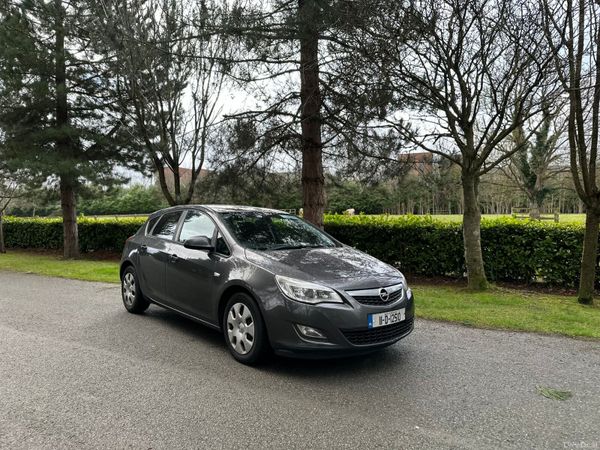 Opel Astra Hatchback, Diesel, 2011, Grey