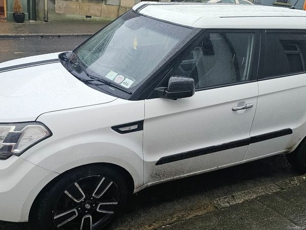 Kia Soul Hatchback, Diesel, 2011, White