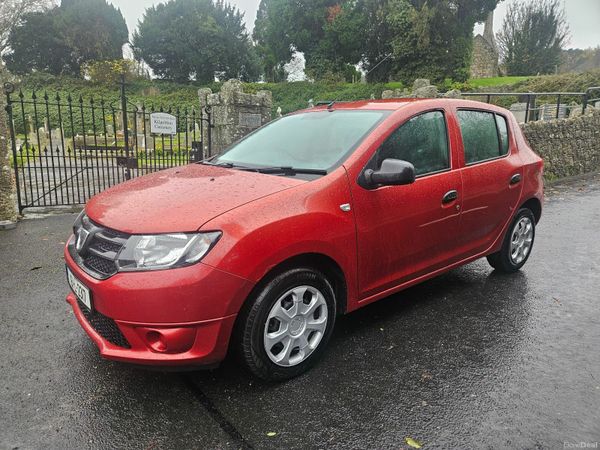 Dacia Sandero Hatchback, Petrol, 2016, Red
