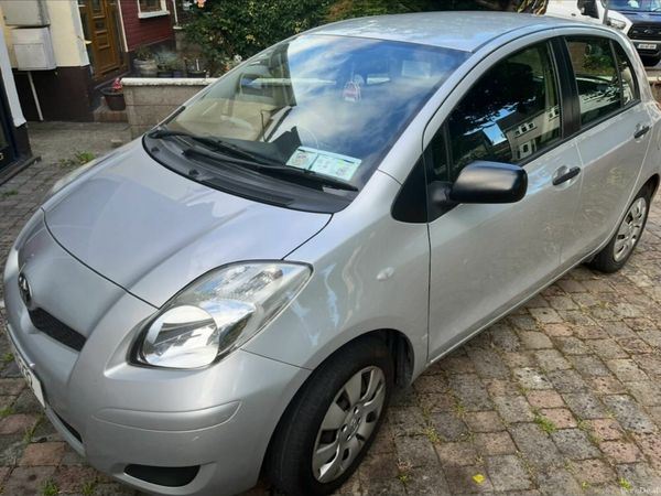 Toyota Yaris Hatchback, Petrol, 2010, Silver