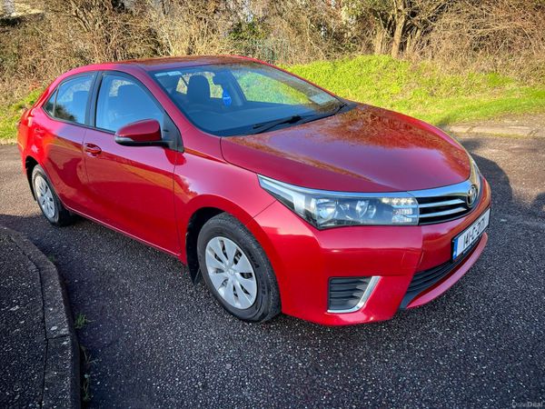 Toyota Corolla Saloon, Diesel, 2014, Red