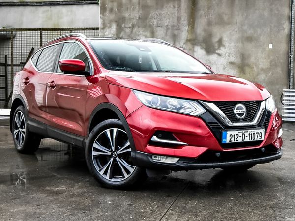 Nissan Qashqai MPV, Petrol, 2021, Red