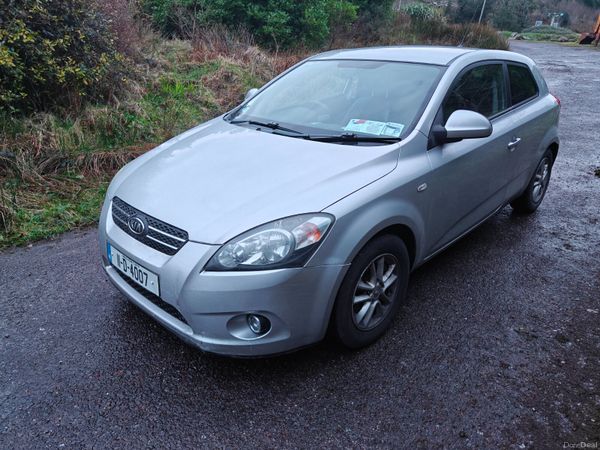 Kia Ceed Hatchback, Petrol, 2011, Silver