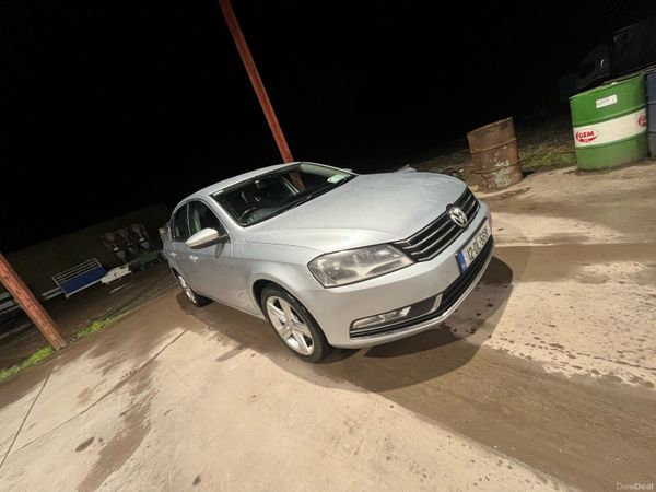 Volkswagen Passat Saloon, Diesel, 2012, Silver