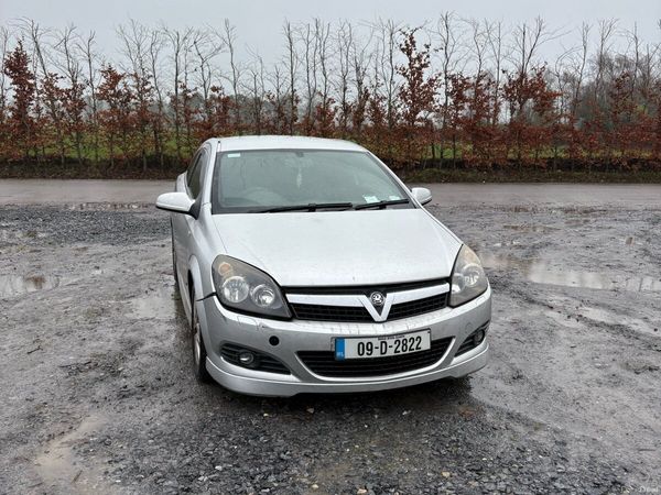 Opel Astra Hatchback, Petrol, 2009, Silver
