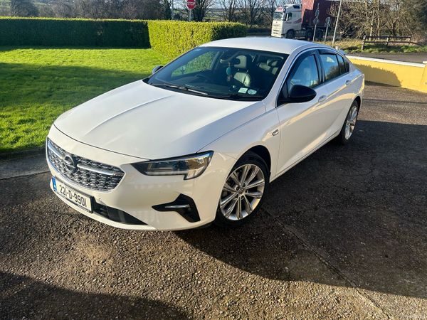 Opel Insignia Hatchback, Diesel, 2022, White