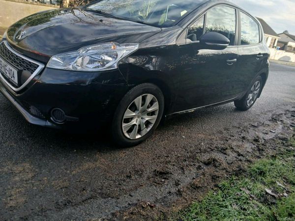 Peugeot 208 Hatchback, Diesel, 2015, Black
