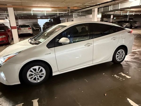 Toyota Prius Hatchback, Petrol Hybrid, 2018, White