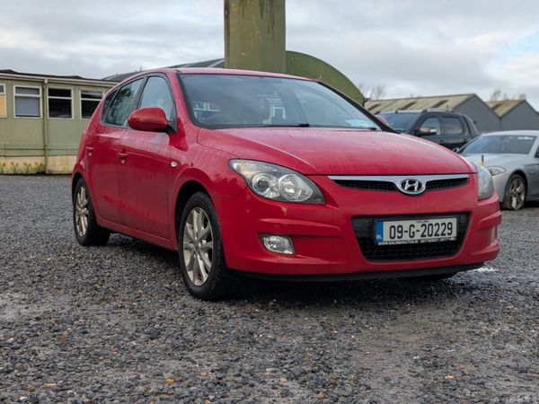 Hyundai i30 Hatchback, Petrol, 2009, Red