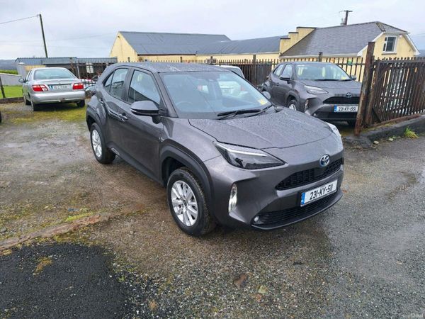 Toyota Yaris Cross Hatchback, Petrol Hybrid, 2023, Grey