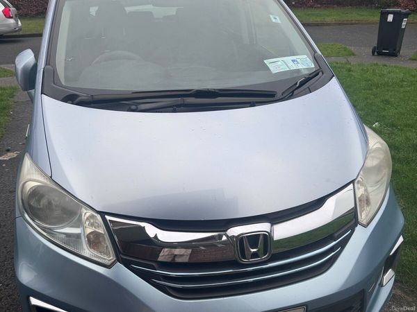 Honda Freed MPV, Petrol Hybrid, 2014, Blue