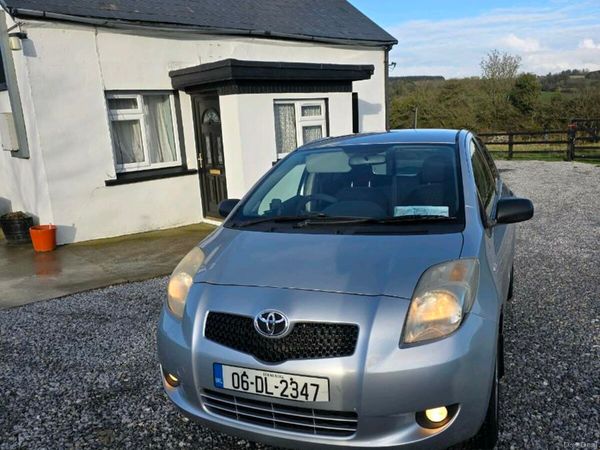 Toyota Yaris Hatchback, Petrol, 2006, Silver