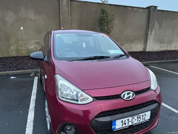 Hyundai i10 Hatchback, Petrol, 2014, Red