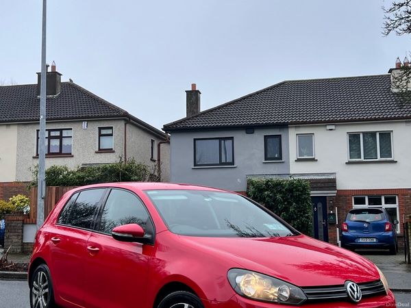 Volkswagen Golf Hatchback, Petrol, 2010, Red