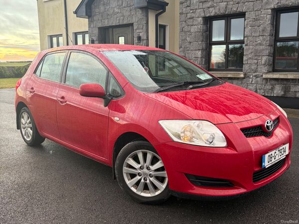 Toyota Auris Hatchback, Petrol, 2008, Red