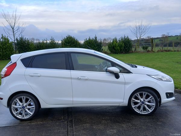 Ford Fiesta Hatchback, Petrol, 2017, White