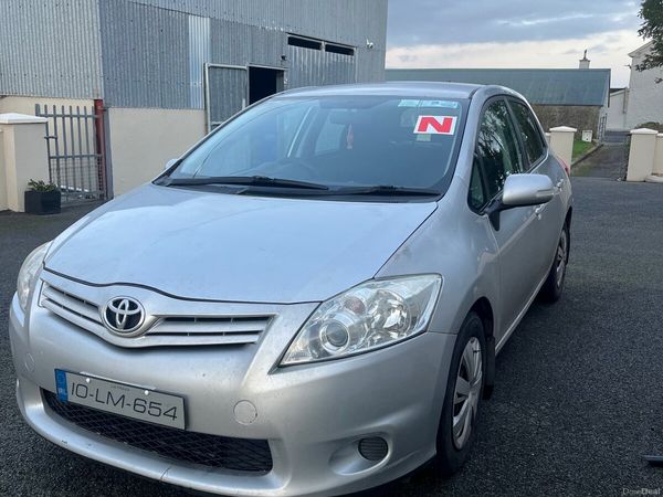 Toyota Auris Hatchback, Diesel, 2010, Silver