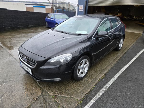 Volvo V40 Hatchback, Diesel, 2015, Black