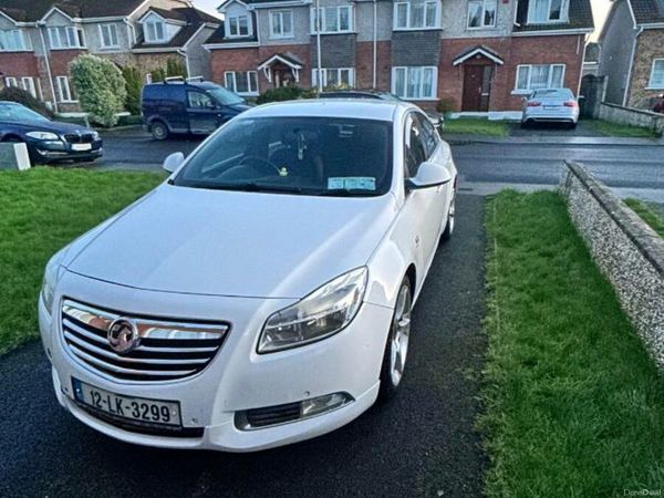 Vauxhall Insignia Hatchback, Diesel, 2012, White